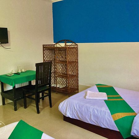 Garden Village Guesthouse & Pool Bar Sziemreap Kültér fotó