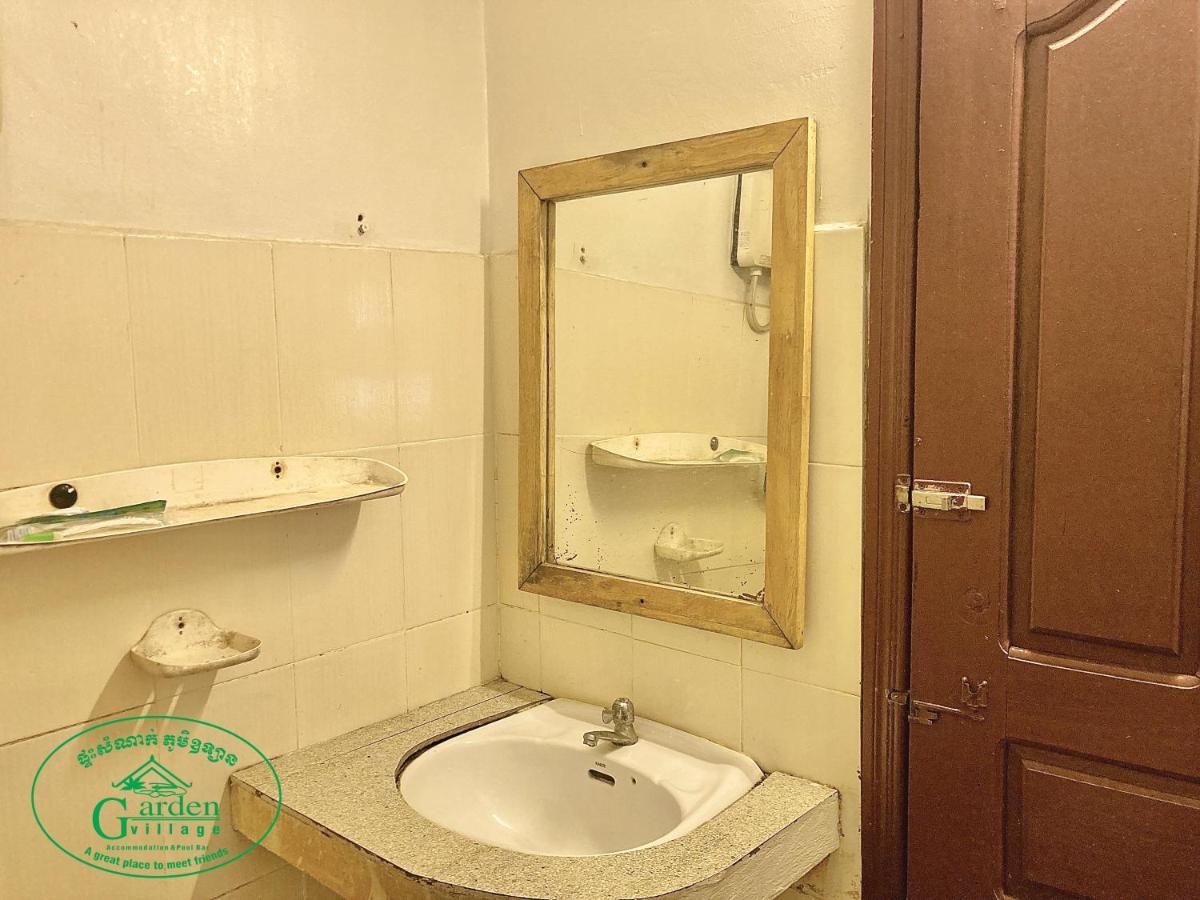 Garden Village Guesthouse & Pool Bar Sziemreap Kültér fotó